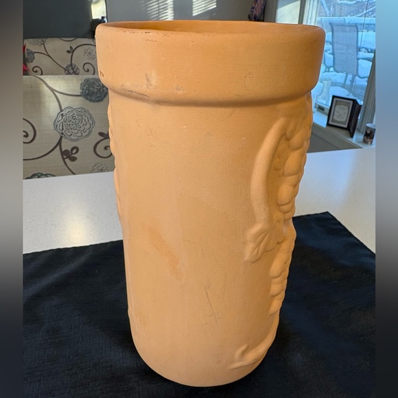 Vintage 1979 Ceramic Grape Wine Cooler In A Bisque Finishing - Picture 2 of 9